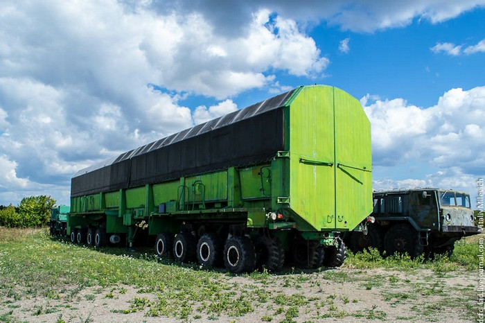 Những chiếc xe tải dùng để chở tên lửa đạn đạo này chỉ được sử dụng đúng 2 lần kể từ khi chúng được chế tạo Những chiếc xe tải dùng để chở tên lửa đạn đạo này chỉ được sử dụng đúng 2 lần kể từ khi chúng được chế tạo