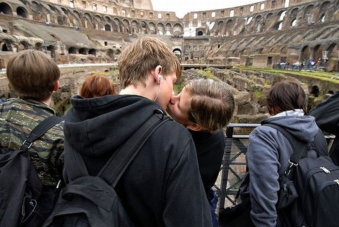 Những nụ hôn lãng mạn trên phố phường Moscow ảnh 8 Những nụ hôn lãng mạn trên phố phường Moscow ảnh 8