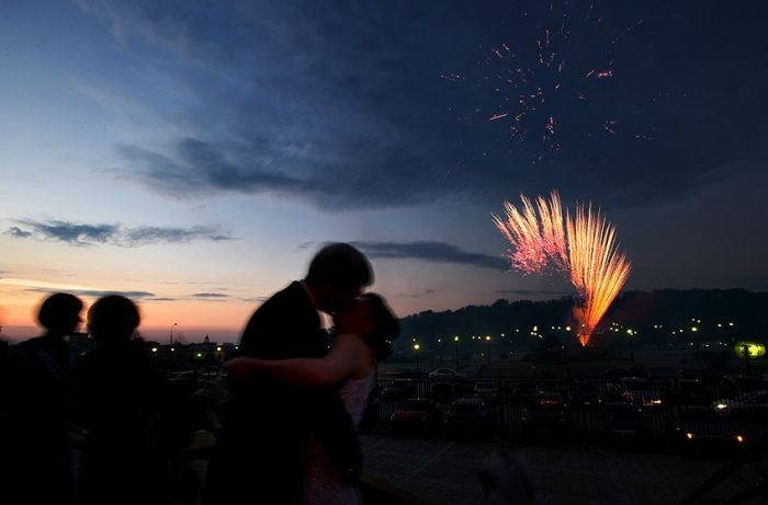 Những nụ hôn lãng mạn trên phố phường Moscow ảnh 6 Những nụ hôn lãng mạn trên phố phường Moscow ảnh 6