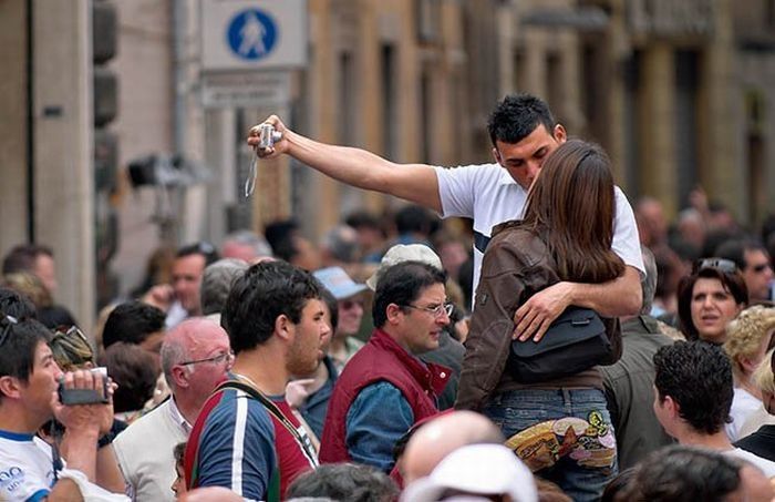 Những nụ hôn lãng mạn trên phố phường Moscow ảnh 25 Những nụ hôn lãng mạn trên phố phường Moscow ảnh 25