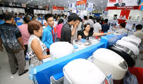 Không ít người đã tự rời bỏ cuộc chơi.