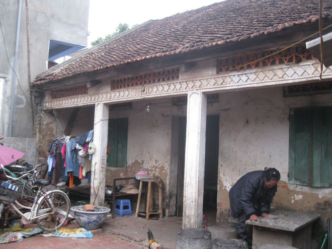 Dù bị mù, nhưng ông Sơn vẫn làm được những việc như người bình thường. Dù bị mù, nhưng ông Sơn vẫn làm được những việc như người bình thường.