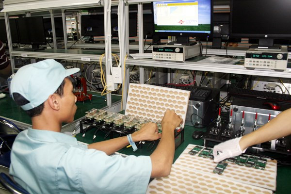 Khoảng 90% điện thoại của Viettel sản xuất được tiêu thụ tại thị trường nước ngoài. (Ảnh: T.H/Vietnam+) Khoảng 90% điện thoại của Viettel sản xuất được tiêu thụ tại thị trường nước ngoài. (Ảnh: T.H/Vietnam+)