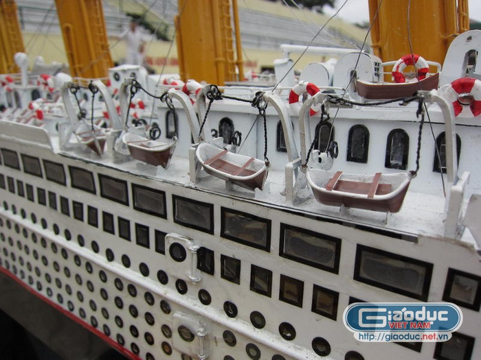 Một bên mạn tàu