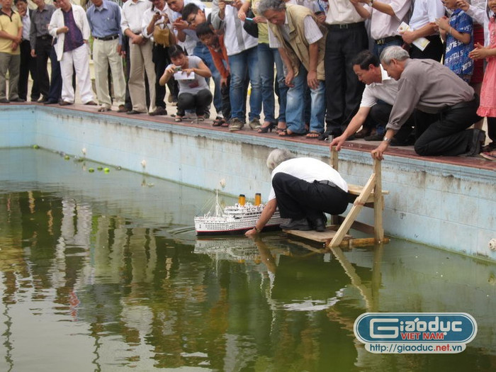 Bắt đầu hạ thủy