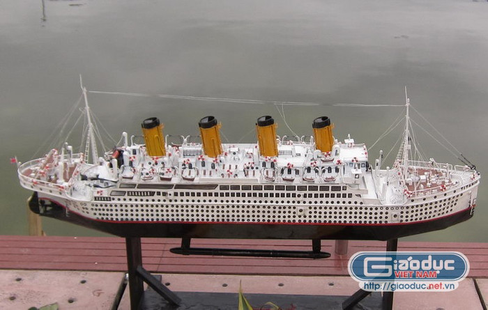 Mô hình tàu Titanic hoàn thiện của Nhà thơ Phạm Xuân Trường