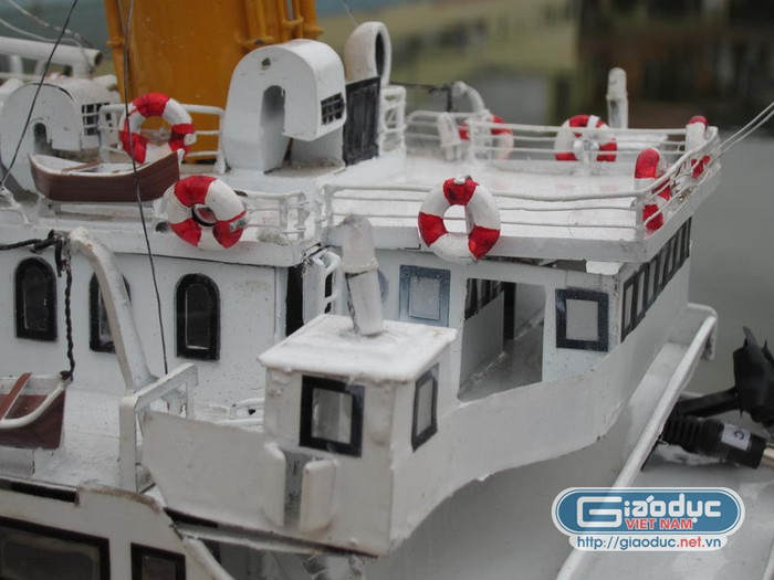 Cận cản buồng lái