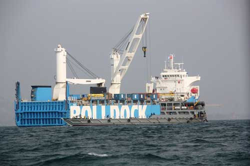 Năm 2010, Hải quân Ấn Độ thuê tàu của hãng Rolldock (tàu Rolldock Sun cùng kích cỡ với Rolldock Sea) vận chuyển tàu ngầm Kilo Project 877EKM từ quân cảng Visakhapatnam tới nhà máy ở Severodvinsk để nâng cấp, hiện đại hóa