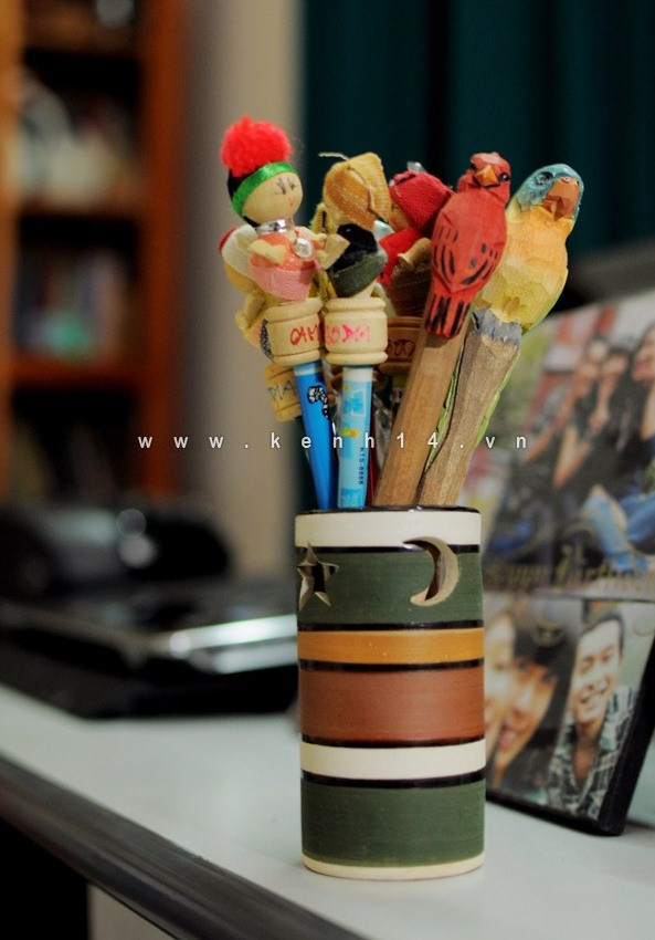 Một chiếc bút chì cũng không phải quá đắt, giá bình thường thì vài nghìn đồng, đắt hơn thì vài chục nghìn. Một chiếc bút chì cũng không phải quá đắt, giá bình thường thì vài nghìn đồng, đắt hơn thì vài chục nghìn.