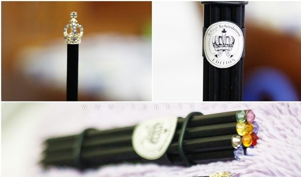 ... Bất ngờ hơn là ngay cả các bác phụ huynh cũng rất chú ý đến bộ sưu tập bút chì của mình nữa. Nhiều lúc nhận được thư từ mẹ cô bạn thân bảo qua nhà lấy... bút chì bác mua cho mình trong lúc đi du lịch thì vui không tả nổi... ... Bất ngờ hơn là ngay cả các bác phụ huynh cũng rất chú ý đến bộ sưu tập bút chì của mình nữa. Nhiều lúc nhận được thư từ mẹ cô bạn thân bảo qua nhà lấy... bút chì bác mua cho mình trong lúc đi du lịch thì vui không tả nổi...