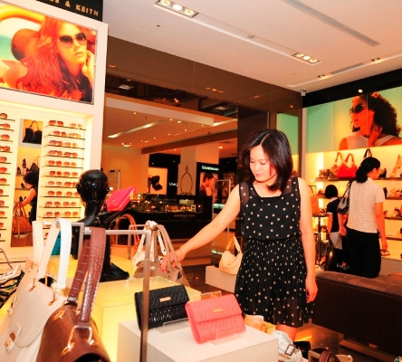 TTTM Vincom Hà Nội chào mừng ngày Phụ Nữ Việt Nam với chương trình "“Ngàn lời yêu – Ngàn quà tặng”. TTTM Vincom Hà Nội chào mừng ngày Phụ Nữ Việt Nam với chương trình "“Ngàn lời yêu – Ngàn quà tặng”.