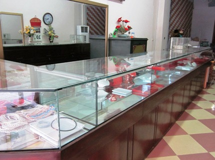 Bên trong cửa hàng bán vàng ở thị trấn Phú Minh Bên trong cửa hàng bán vàng ở thị trấn Phú Minh