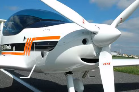 Hai trong số bốn chiếc này là dòng ALTEC 321 Faeta của hãng ATEC, Cộng hòa Czech. Hai trong số bốn chiếc này là dòng ALTEC 321 Faeta của hãng ATEC, Cộng hòa Czech.