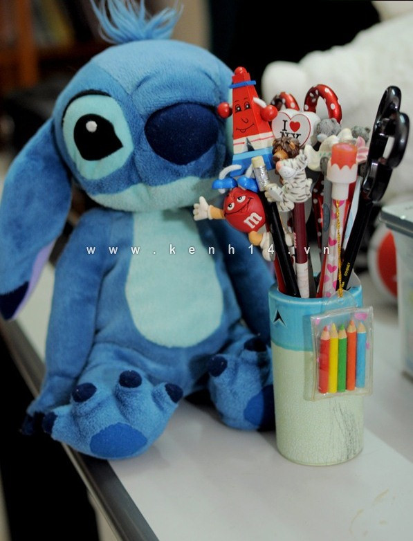 Trang kể những ngày đầu sưu tập, có khi mỗi ngày bạn í kiếm được vài cây bút bổ sung vào bộ sưu tập. Càng về sau càng ít dần, đến bây giờ có khi vài tháng mới kiếm được một chiếc có kiểu dáng lạ và không giống những chiếc khác trong bộ sưu tập. Trang kể những ngày đầu sưu tập, có khi mỗi ngày bạn í kiếm được vài cây bút bổ sung vào bộ sưu tập. Càng về sau càng ít dần, đến bây giờ có khi vài tháng mới kiếm được một chiếc có kiểu dáng lạ và không giống những chiếc khác trong bộ sưu tập.