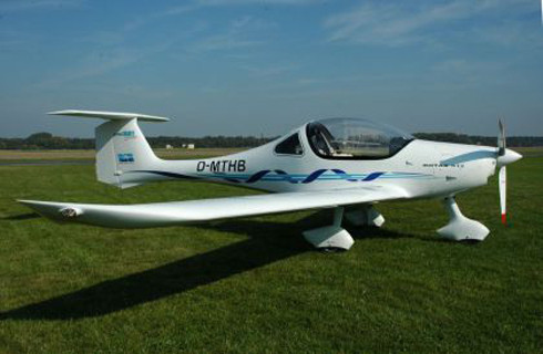 Đây là một công ty khá non trẻ, ra đời năm 1992. Ban đầu, công ty này chuyên sản xuất các bộ phận của máy bay hạng nhẹ theo đơn đặt hàng. Hiện nay, họ đã chuyển sang sản xuất máy bay hạng nhẹ và đã xuất xưởng hàng trăm chiếc đi khắp thế giới. Máy bay ATEC 321 FAETA của hãng ATEC. Ảnh: atecaircraft Đây là một công ty khá non trẻ, ra đời năm 1992. Ban đầu, công ty này chuyên sản xuất các bộ phận của máy bay hạng nhẹ theo đơn đặt hàng. Hiện nay, họ đã chuyển sang sản xuất máy bay hạng nhẹ và đã xuất xưởng hàng trăm chiếc đi khắp thế giới. Máy bay ATEC 321 FAETA của hãng ATEC. Ảnh: atecaircraft