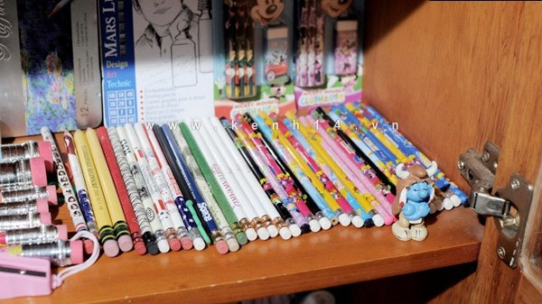 Trang kể, bạn ấy chọn sưu tập bút chì vì từ bé bạn ấy đã rất thích vẽ. Bộ sưu tập bút chì này chủ yếu phục vụ sở thích cá nhân - vì Trang muốn trở thành nhà thiết kế nên cây bút chì đối với Trang là một vật không thể thiếu. Trang kể, bạn ấy chọn sưu tập bút chì vì từ bé bạn ấy đã rất thích vẽ. Bộ sưu tập bút chì này chủ yếu phục vụ sở thích cá nhân - vì Trang muốn trở thành nhà thiết kế nên cây bút chì đối với Trang là một vật không thể thiếu.