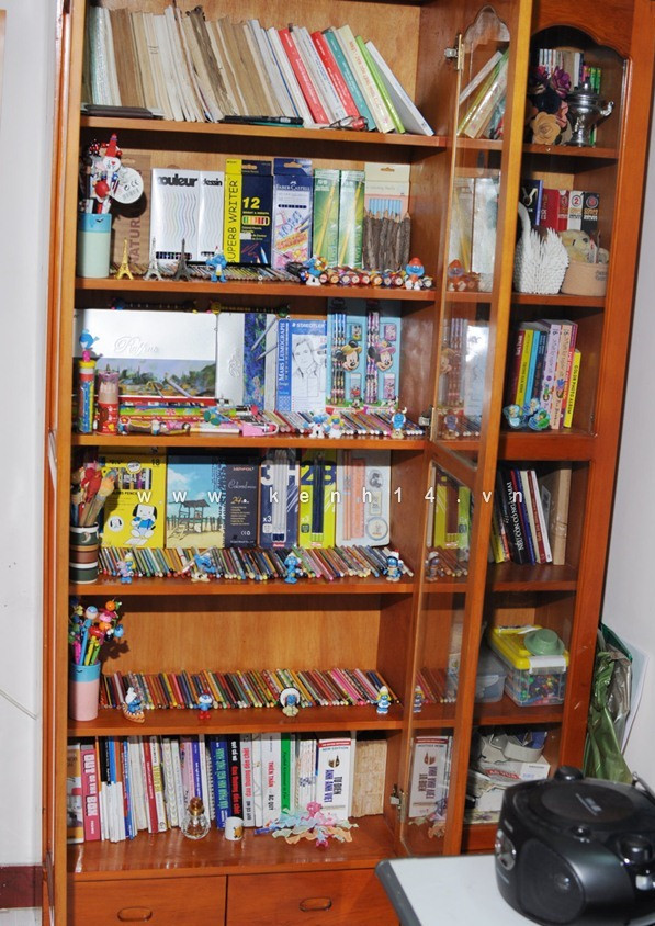 "Cận cảnh" chiếc tủ bút chì của Trang. "Cận cảnh" chiếc tủ bút chì của Trang.