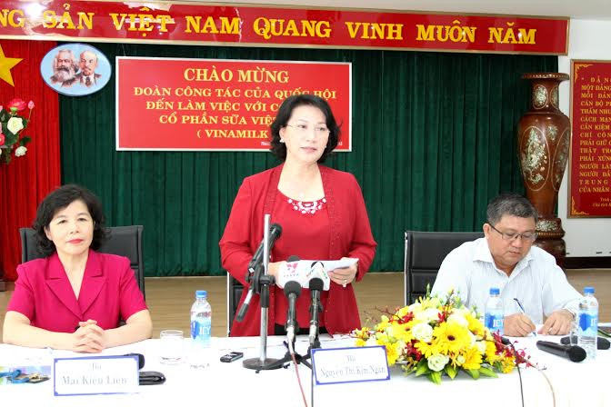 Bà Nguyễn Thị Kim Ngân, Ủy viên Bộ Chính trị - Phó Chủ tịch Quốc hội phát biểu tại buổi làm việc tại trụ sở làm việc của Công ty Cổ phần sữa Việt Nam (Vinamilk). Bà Nguyễn Thị Kim Ngân, Ủy viên Bộ Chính trị - Phó Chủ tịch Quốc hội phát biểu tại buổi làm việc tại trụ sở làm việc của Công ty Cổ phần sữa Việt Nam (Vinamilk).