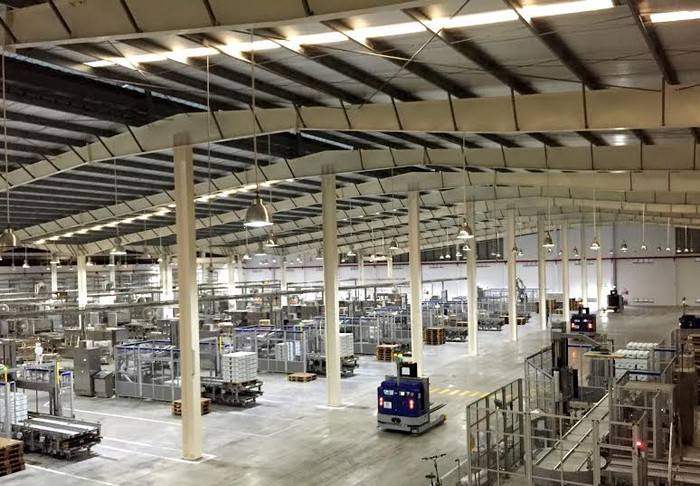 Một góc Nhà máy sản xuất sữa nước hiện đại của Vinamilk. Một góc Nhà máy sản xuất sữa nước hiện đại của Vinamilk.