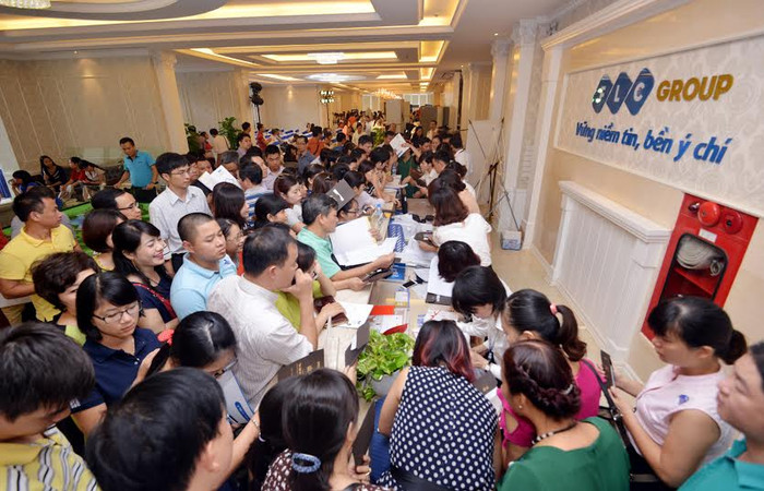 Khách mua nhà dự án FLC Complex 36 Phạm Hùng và đặt mua căn hộ tại dự án tháp đôi FLC Twin Towers 265 Cầu Giấy nhận voucher nghỉ dưỡng 3 ngày 2 đêm tại khách sạn 5 sao À La Carte thuộc Quần thể du lịch nghỉ dưỡng sinh thái FLC Sầm Sơn. Khách mua nhà dự án FLC Complex 36 Phạm Hùng và đặt mua căn hộ tại dự án tháp đôi FLC Twin Towers 265 Cầu Giấy nhận voucher nghỉ dưỡng 3 ngày 2 đêm tại khách sạn 5 sao À La Carte thuộc Quần thể du lịch nghỉ dưỡng sinh thái FLC Sầm Sơn.