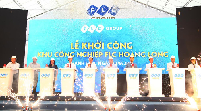 Các đại biểu thực hiện nghi lễ khởi công dự án Khu công nghiệp FLC Hoàng Long Các đại biểu thực hiện nghi lễ khởi công dự án Khu công nghiệp FLC Hoàng Long
