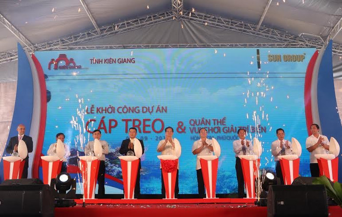 Lễ khởi công giai đoạn 1 Dự án Cáp treo và Quần thể Khu vui chơi giải trí biển Hòn Thơm - Phú Quốc. Lễ khởi công giai đoạn 1 Dự án Cáp treo và Quần thể Khu vui chơi giải trí biển Hòn Thơm - Phú Quốc.