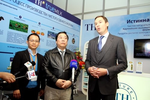 Ông Denis Butsayev phát biểu về tầm quan trọng của Dự án bò sữa TH với vùng ngoại ô Mátxcơva. Ông Denis Butsayev phát biểu về tầm quan trọng của Dự án bò sữa TH với vùng ngoại ô Mátxcơva.