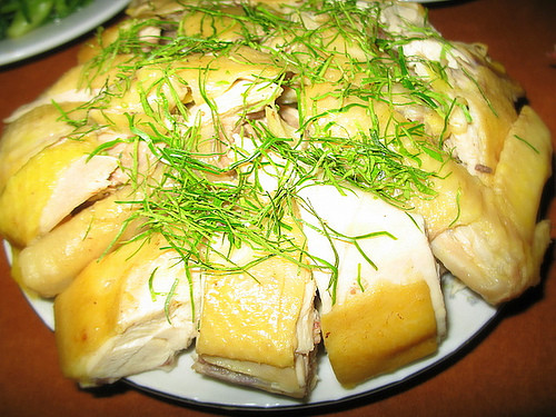 Nhiều người lo lắng không biết ăn thịt gà có an toàn không? Ảnh minh họa. Nhiều người lo lắng không biết ăn thịt gà có an toàn không? Ảnh minh họa.