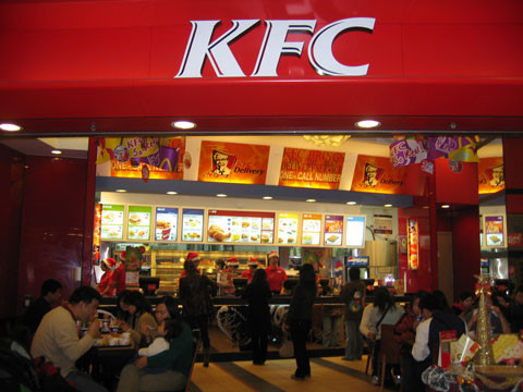 Để kinh doanh với thương hiệu KFC, doanh nghiệp phải chi tới cả triệu USD. Để kinh doanh với thương hiệu KFC, doanh nghiệp phải chi tới cả triệu USD.
