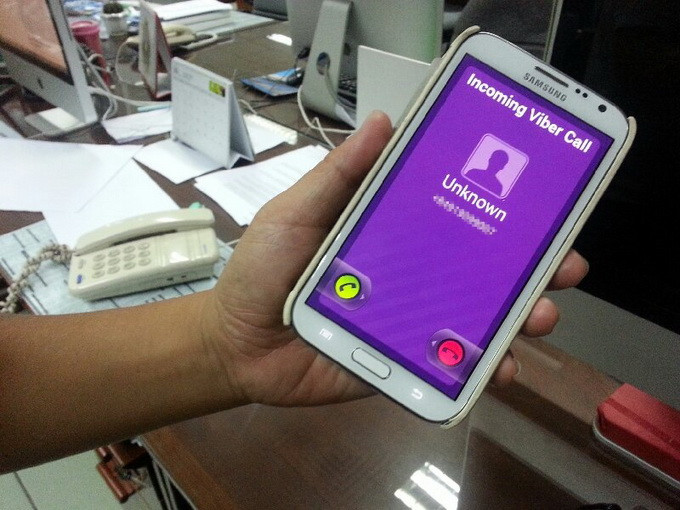 Dịch vụ nhắn tin, gọi điện miễn phí do các công ty nước ngoài cung cấp làm giảm doanh thu của các nhà mạng Việt Nam - Ảnh: N.Thành