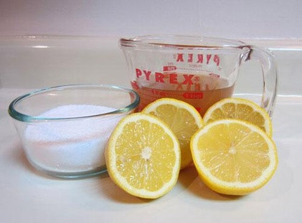 Dùng chanh và giấm có thể làm tổn hại dạ dày. Dùng chanh và giấm có thể làm tổn hại dạ dày.