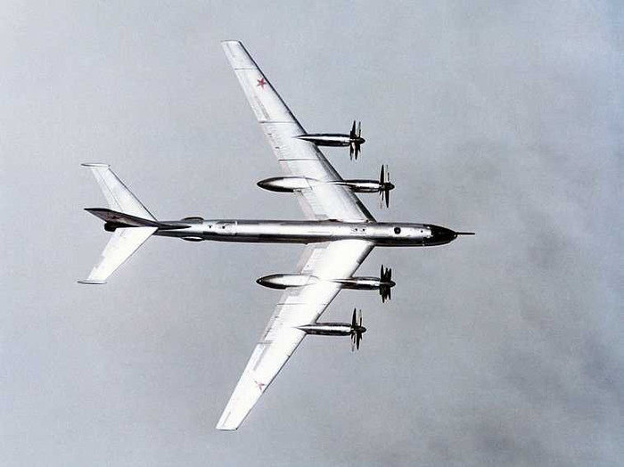 Máy bay ném bom Tu-95 của Không quân Nga Máy bay ném bom Tu-95 của Không quân Nga