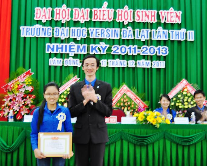 Hai nữ sinh viên bắt gọn một tên trộm hung dữ ảnh 1 Hai nữ sinh viên bắt gọn một tên trộm hung dữ ảnh 1