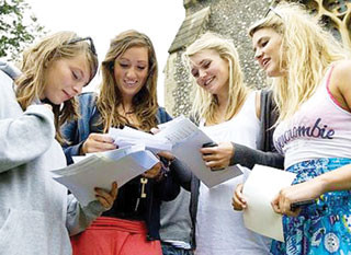 Nhiều trường ĐH Anh đua cấp học bổng để thu hút SV giỏi ảnh 1