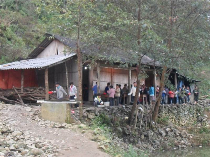 Toàn cảnh khu nhà ăn của học sinh dân tộc nội trú xã Nàn Sín và Sín Chéng (thuộc huyện Si ma cai, tỉnh Lào Cai). Toàn cảnh khu nhà ăn của học sinh dân tộc nội trú xã Nàn Sín và Sín Chéng (thuộc huyện Si ma cai, tỉnh Lào Cai).
