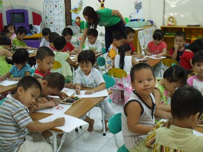 Áp lực cho giáo viên mầm non, tiểu học ngày càng nặng