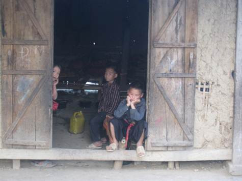 Nét buồn khó tả của cậu học sinh dân tộc H’Mông