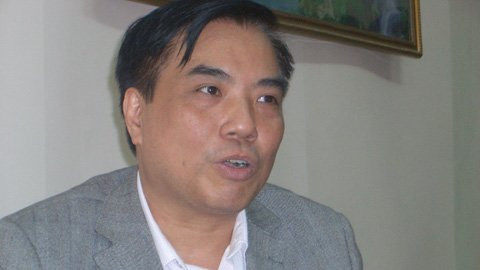 Cục trưởng Bùi Anh Tuấn: "Chúng tôi đã trăn trở năm nay để đi đến quyết định bỏ thi cụm, chấm chéo" Cục trưởng Bùi Anh Tuấn: "Chúng tôi đã trăn trở năm nay để đi đến quyết định bỏ thi cụm, chấm chéo"