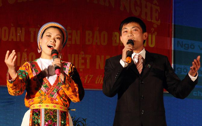 Lời ca mộc mạc, say đắm trong Tình ca người Dao của giáo viên trường Pả Vi. Lời ca mộc mạc, say đắm trong Tình ca người Dao của giáo viên trường Pả Vi.