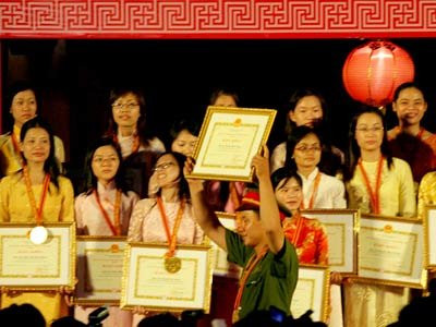 Tôn vinh thủ khoa tốt nghiệp các trường ĐH trên địa bàn Hà Nội. Ảnh: Lê Anh Dũng Tôn vinh thủ khoa tốt nghiệp các trường ĐH trên địa bàn Hà Nội. Ảnh: Lê Anh Dũng