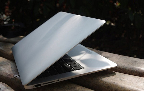 MacBook Air "nhái" giá chỉ hơn 8 triệu đồng ảnh 1 MacBook Air "nhái" giá chỉ hơn 8 triệu đồng ảnh 1