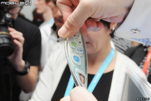 Điện thoại màn hình "uốn cong" độc đáo của Samsung và Nokia ảnh 7 Điện thoại màn hình "uốn cong" độc đáo của Samsung và Nokia ảnh 7