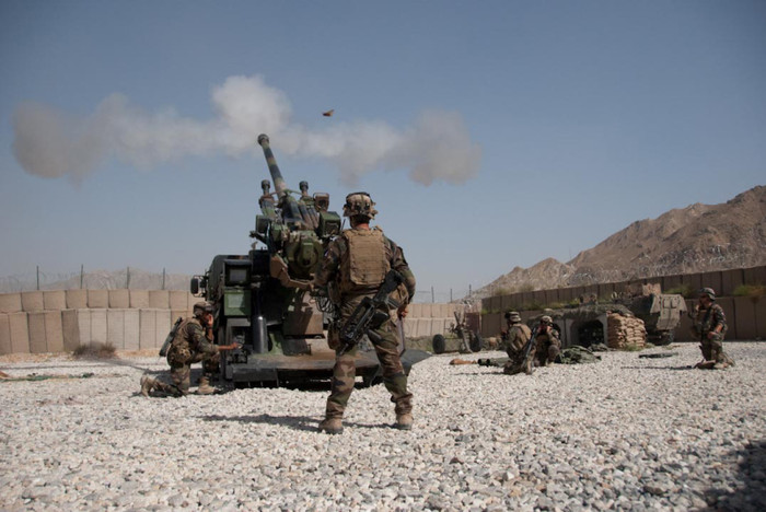 Bích kích pháo của Trung đoàn dù số 35 nã đạn 120 mm về phía Thung lũng Ghayn. Bích kích pháo của Trung đoàn dù số 35 nã đạn 120 mm về phía Thung lũng Ghayn.