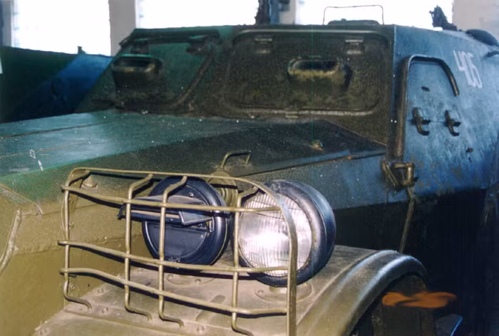 Xe thiết giáp BTR-152 do Liên Xô cũ sản xuất trong biên chế, trưng bày của quân đội nhiều nước