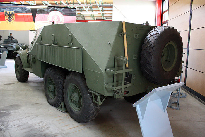 Xe thiết giáp BTR-152 do Liên Xô cũ sản xuất trong biên chế, trưng bày của quân đội nhiều nước Xe thiết giáp BTR-152 do Liên Xô cũ sản xuất trong biên chế, trưng bày của quân đội nhiều nước