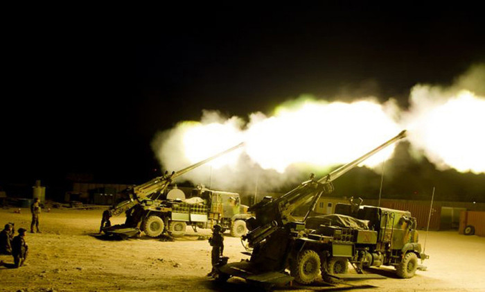 Trọng pháo 155mm của Trung đoàn lính dù số 35 được lệnh bắn về phía lực lượng nổi dậy ở tỉnh Kapisa. Trọng pháo 155mm của Trung đoàn lính dù số 35 được lệnh bắn về phía lực lượng nổi dậy ở tỉnh Kapisa.