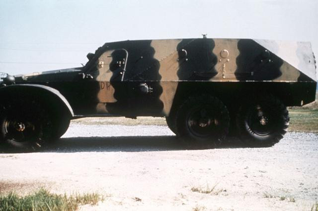 Xe thiết giáp BTR-152 do Liên Xô cũ sản xuất trong biên chế, trưng bày của quân đội nhiều nước Xe thiết giáp BTR-152 do Liên Xô cũ sản xuất trong biên chế, trưng bày của quân đội nhiều nước