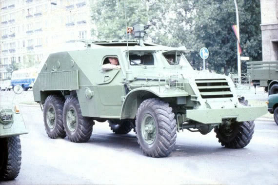Xe thiết giáp BTR-152 do Liên Xô cũ sản xuất trong biên chế, trưng bày của quân đội nhiều nước Xe thiết giáp BTR-152 do Liên Xô cũ sản xuất trong biên chế, trưng bày của quân đội nhiều nước
