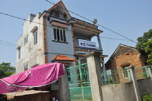 Căn nhà lầu này đã không còn thuộc về gia đình ông Sơn. Căn nhà lầu này đã không còn thuộc về gia đình ông Sơn.