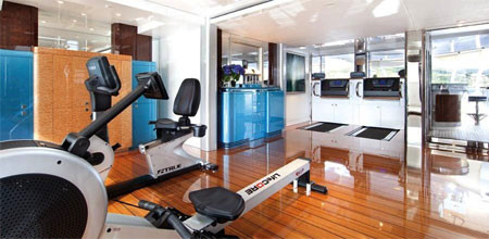 Nhiều thiết bị tập luyện hiện đại đang chờ bạn trong phòng tập. Nhiều thiết bị tập luyện hiện đại đang chờ bạn trong phòng tập.